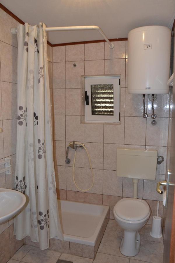 Apartments By The Sea Kustici, Pag - 6335 Zubovići Exterior foto