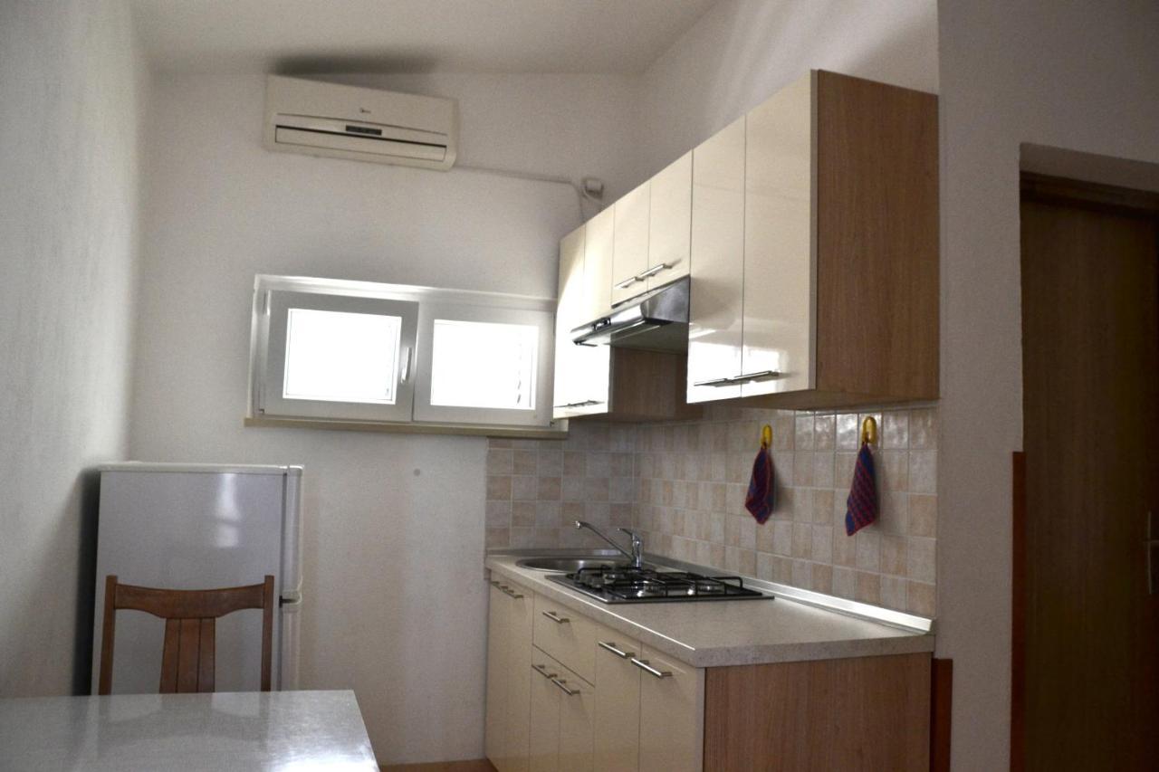 Apartments By The Sea Kustici, Pag - 6335 Zubovići Exterior foto