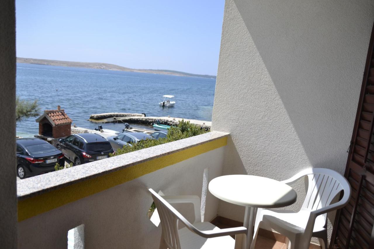 Apartments By The Sea Kustici, Pag - 6335 Zubovići Exterior foto