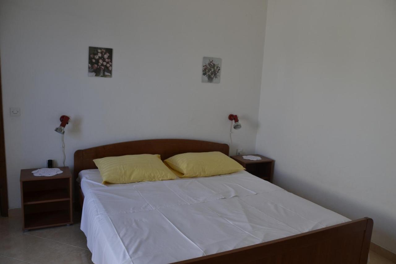 Apartments By The Sea Kustici, Pag - 6335 Zubovići Exterior foto