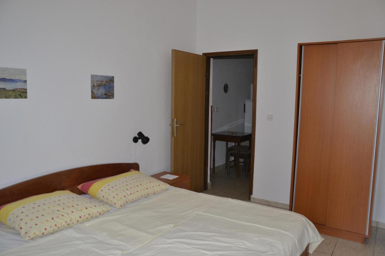 Apartments By The Sea Kustici, Pag - 6335 Zubovići Exterior foto